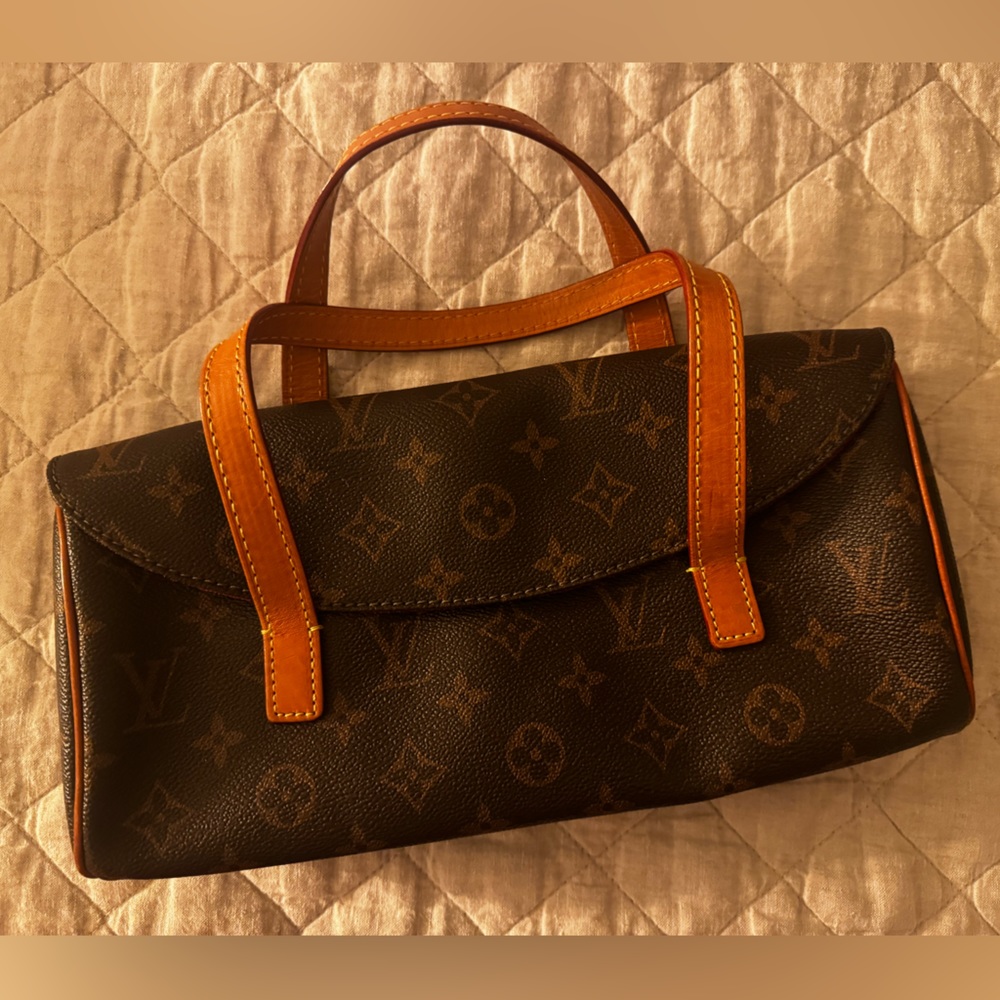 Great condition. Pre-owned.